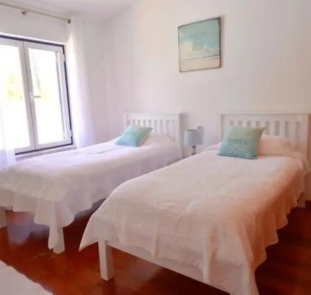 Вилла Vale Do Garrao Sleeps 4 With Pool Air Con And Wifi Кинта-до-Лаго